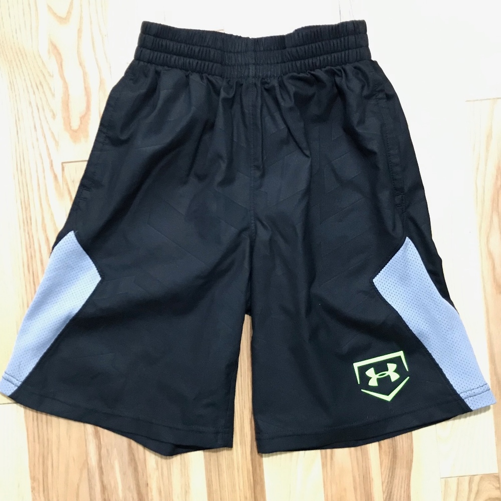 Under Armour Boys Black Athletic Shorts sz XS